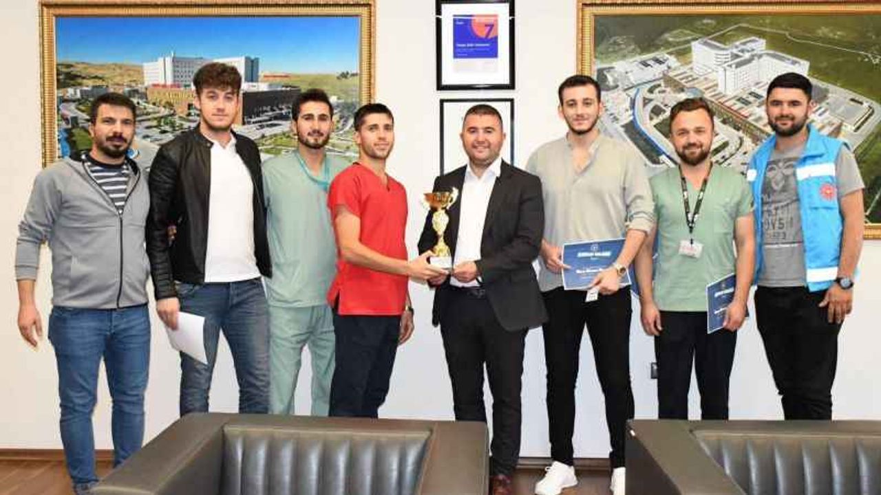 Yozgat Şehir Hastanesi Voleybol Takımından Anlamlı Başarı: Voleybol Müsabakalarında İkinci Oldu