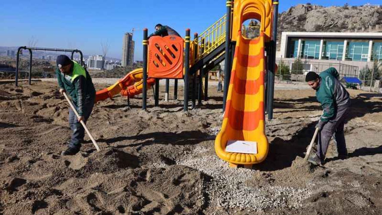 Belediye şehrin dört bir yanında hummalı çalışma yürütüyor