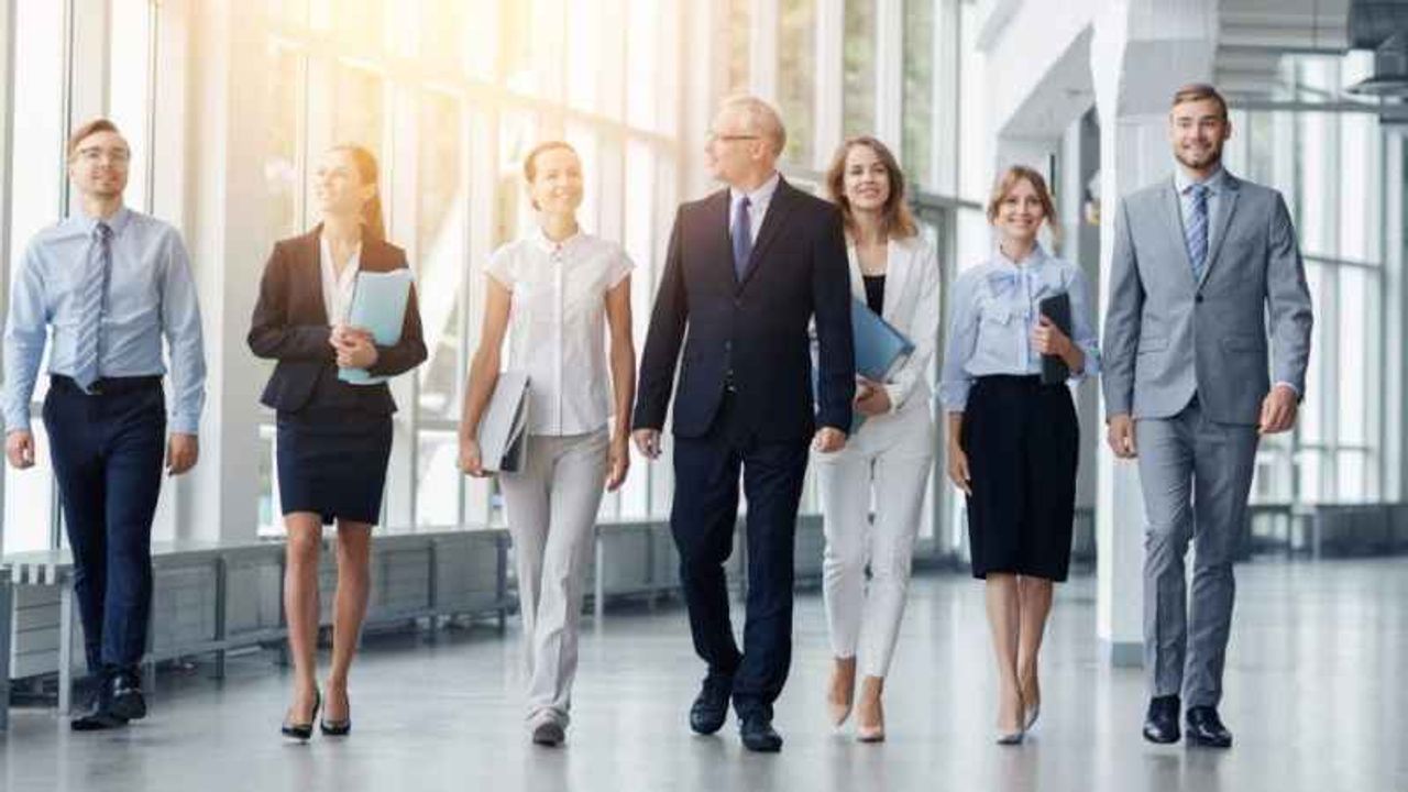 Beyaz Yaka Nedir? Beyaz Yakalı Kimlere Denir?