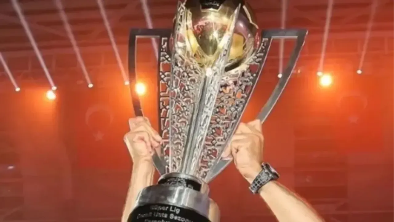 Galatasaray kaç şampiyonluğu var? Galatasaray en son ne zaman şampiyon oldu, kaç kere şampiyon oldu? 