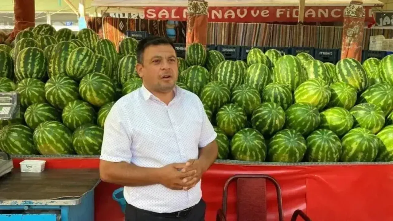 Komşuda Efsane Dağıtım: 17 Ton Karpuz 45 Dakikada Tükendi!