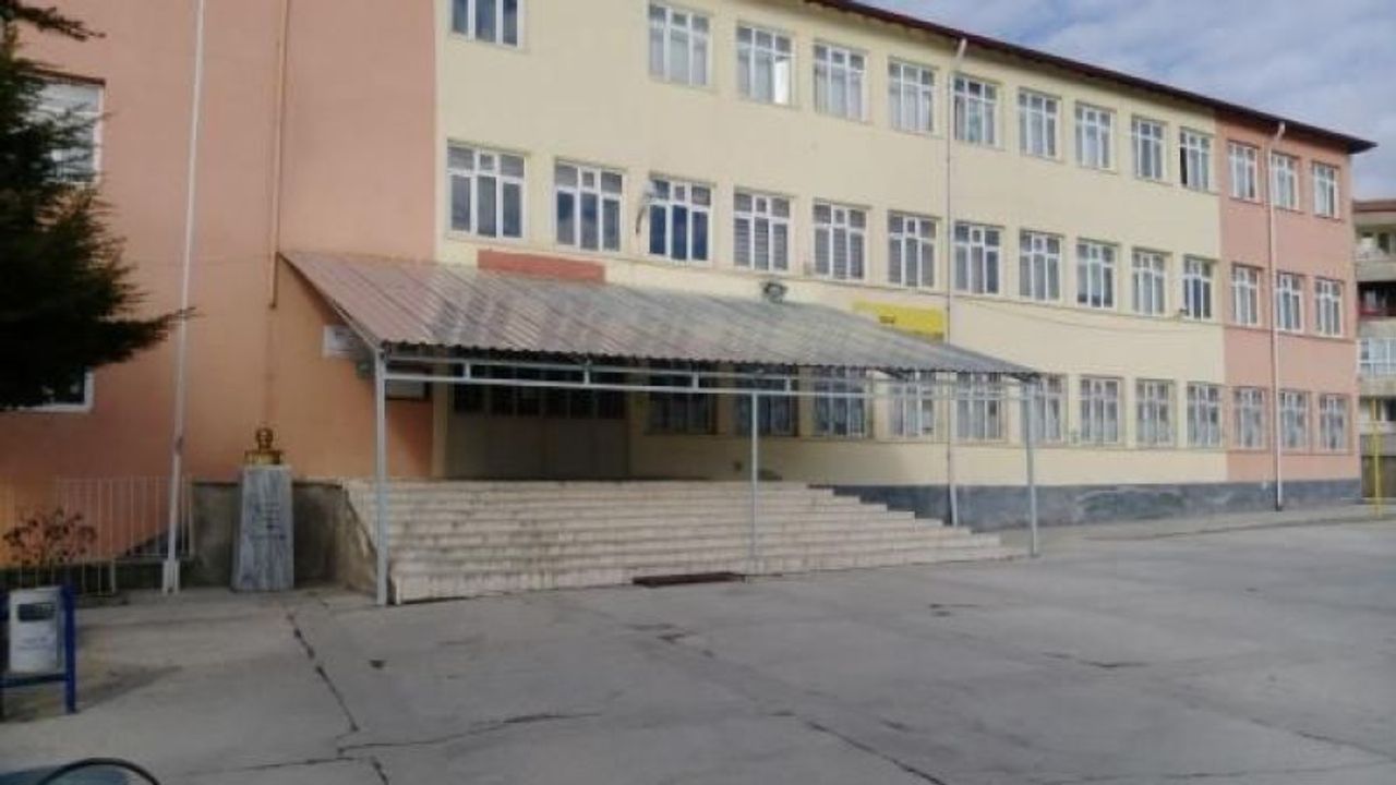 Yozgat'ta hangi okullar var? Yozgat'ta Atatürk Anadolu Lisesi nerede bulunuyor, nasıl giderim, telefon, adres ve konum bilgileri nedir? 