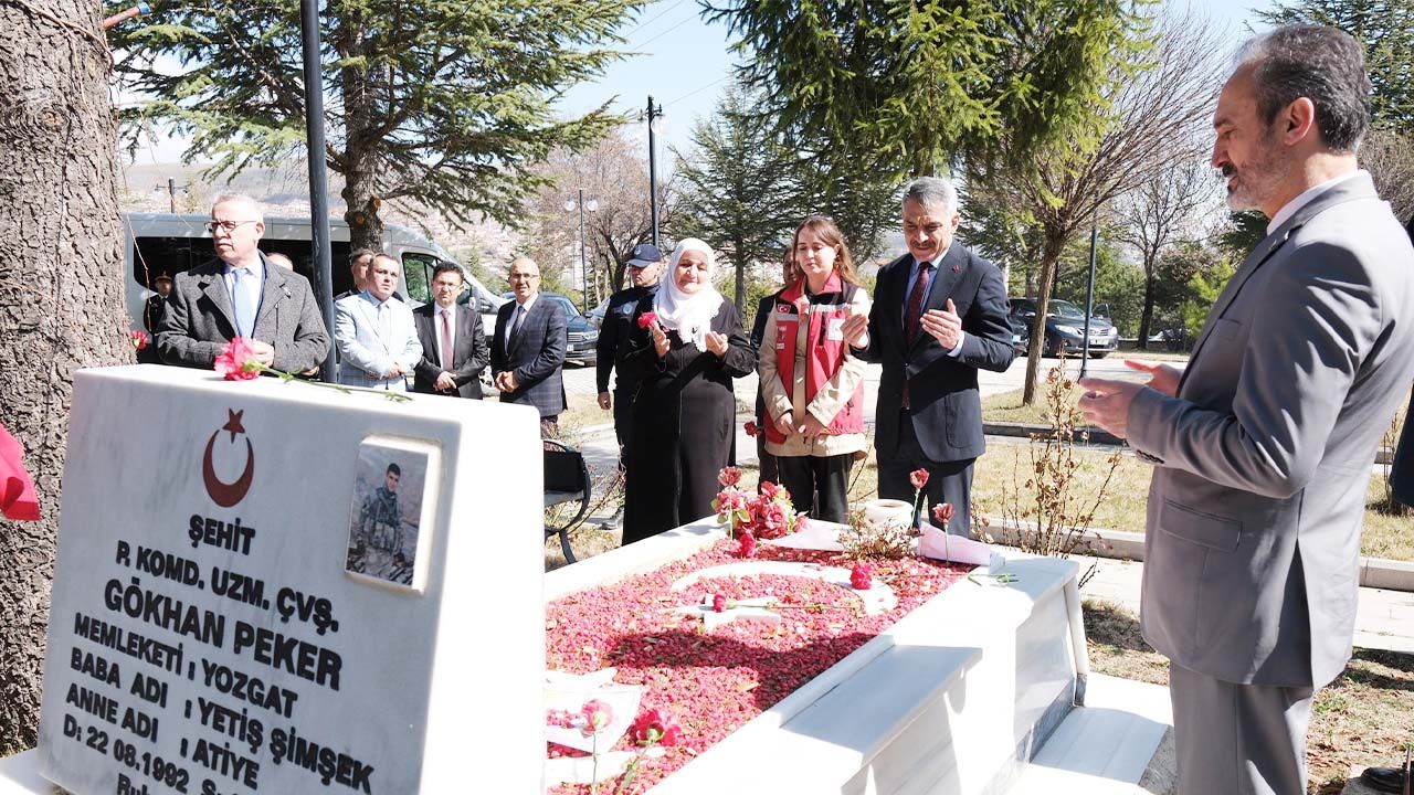 Yozgat’ta Çanakkale Zaferi'nin 110. Yıl Dönümünde Şehitler Anıtı'na Çelenk Sunuldu!