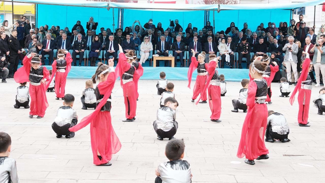Yozgat Cumhuriyet Meydanı Çocuklarla Şenlendi!
