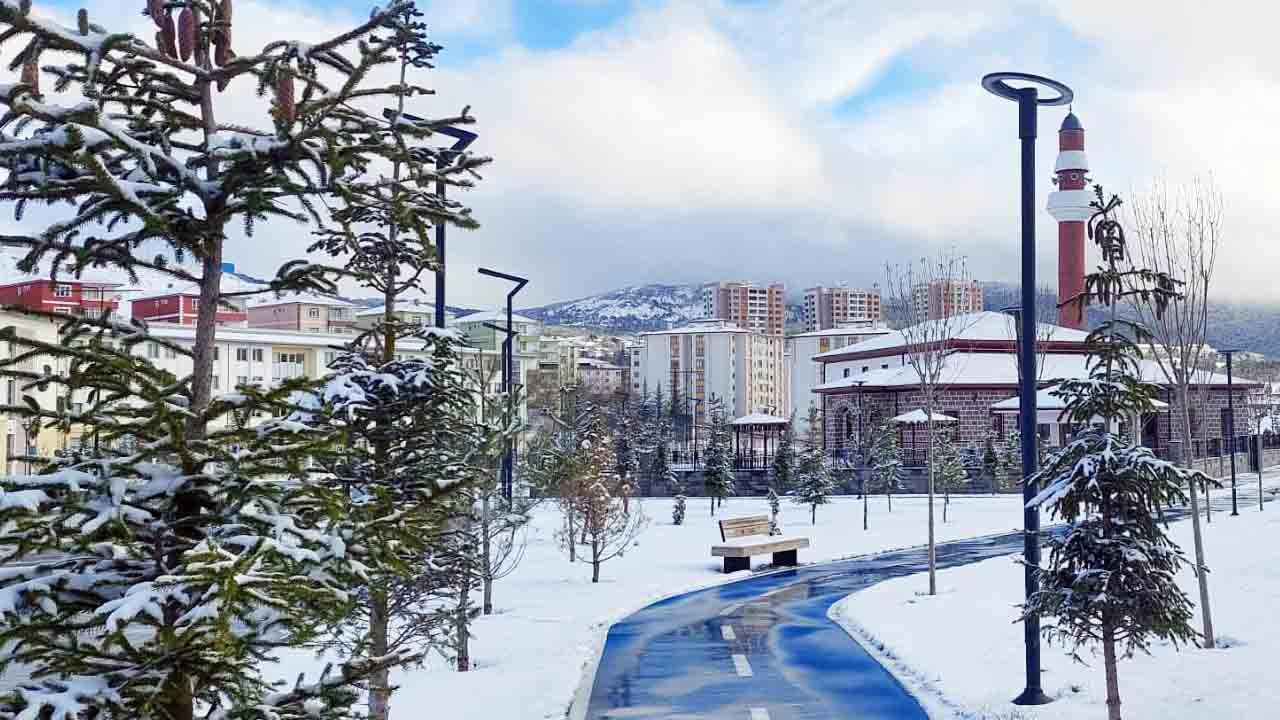 Nisan Ortasında Beyaz Şehir: Yozgat’ta Tarihi Soğuk ve Kar