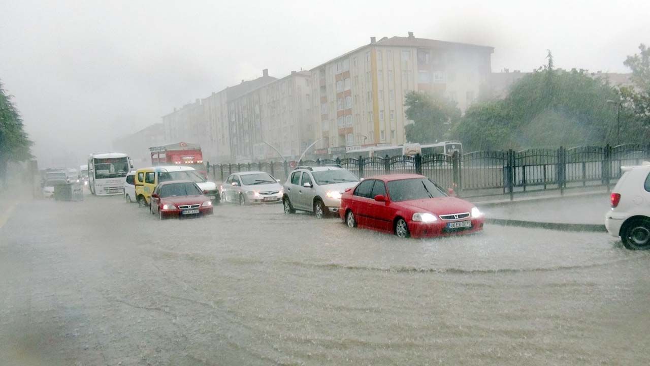 Yozgat'ın Doğusunda gök gürüldeyecek: Meteorolojiden O ilçeler için kritik sağanak uyarısı!