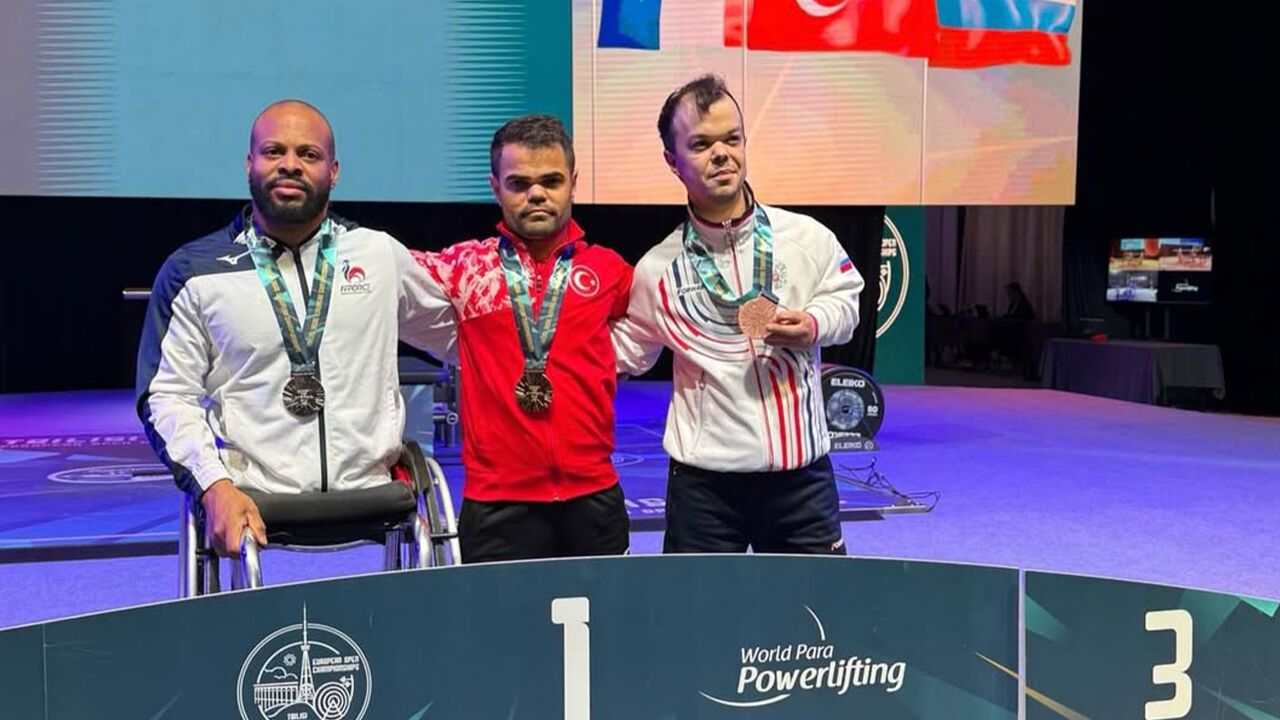 Gürcistan’da Bedensel Engelliler Halterinde Avrupa Şampiyonu Oldu