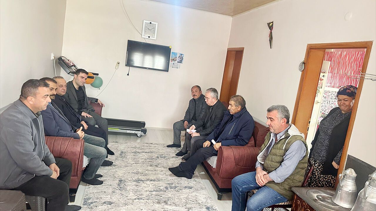 Yozgat Sarıkaya'da Otizm Farkındalık Gününe Duyarlı Dokunuş: Kaymakam Demirkıran, Şahingöz Ailesine Moral Verdi