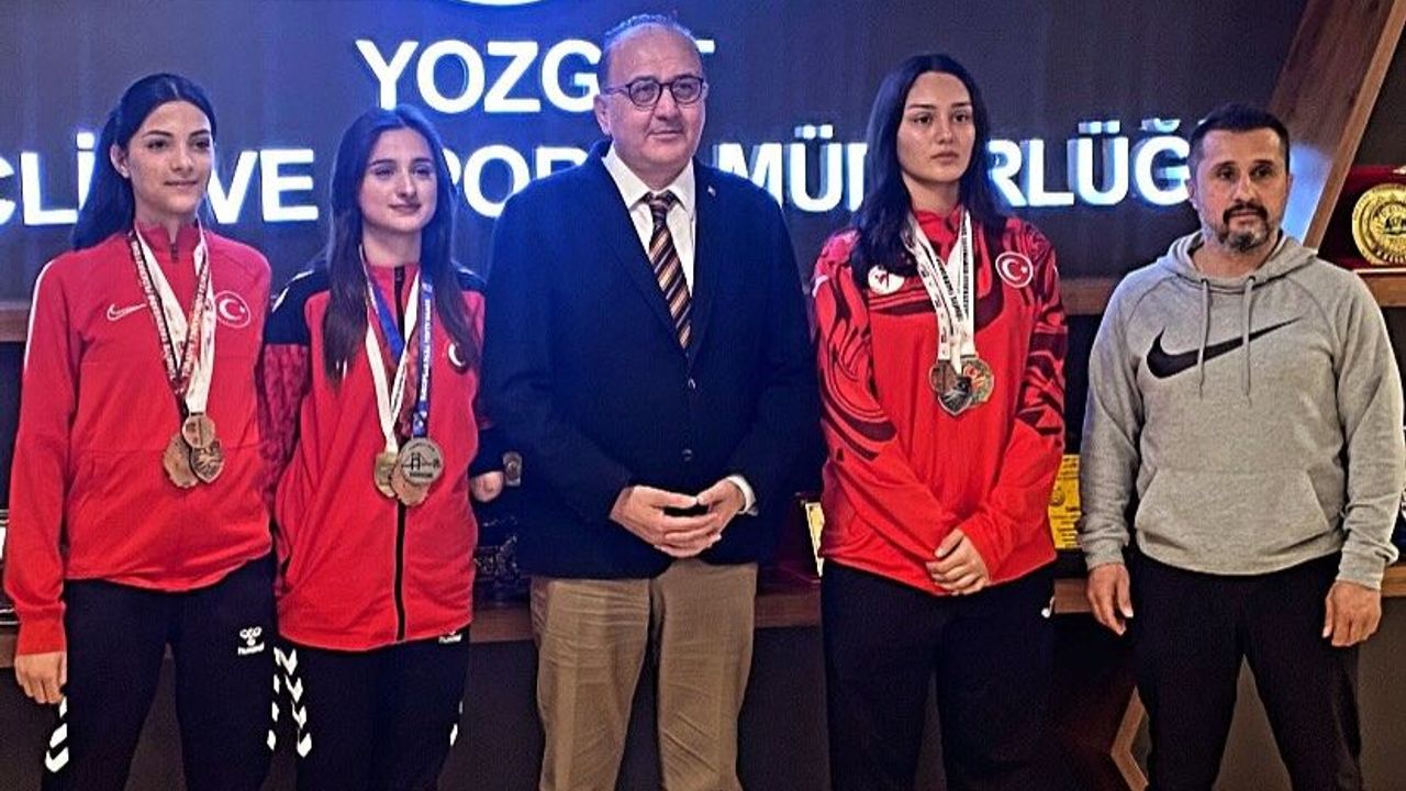 Yozgat’ta Şampiyon Sporculardan İl Müdürü Şahin Hopur’a Ziyaret