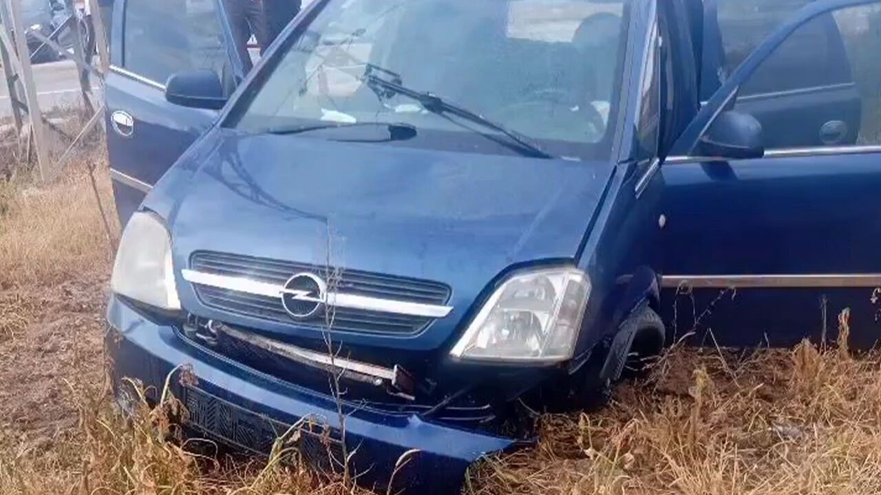 Yozgat Sarıkaya'da Kavşak Kazası: Kontrolden Çıkan Araç Boş Araziye Savruldu, Sürücü Mucizevi Şekilde Kurtuldu