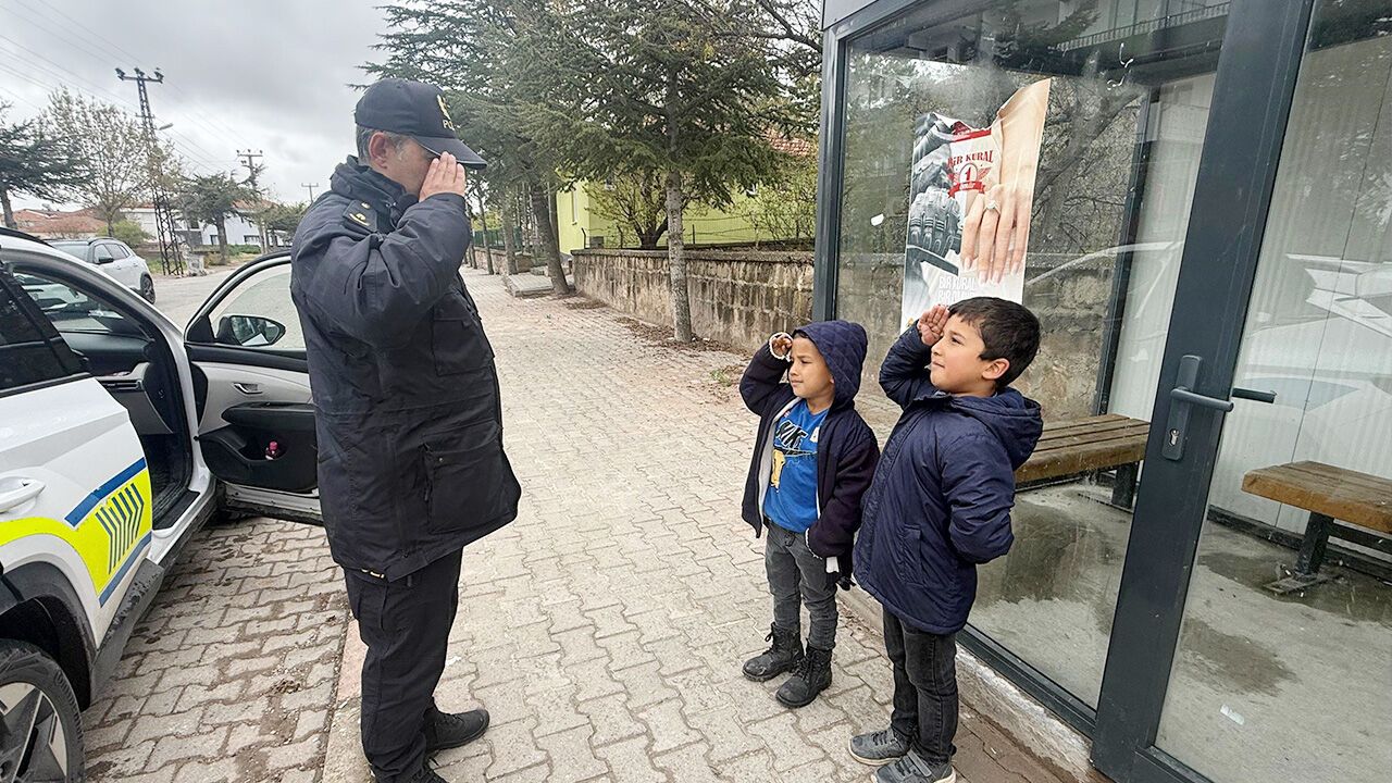 Sarıkaya Polisi'nden Miniklerin Çağrısına Anlamlı Yanıt: Güven Köprüsü Okulda Kuruldu