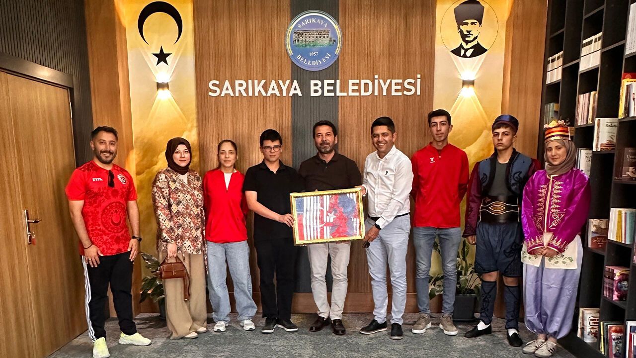 Sarıkaya'da Genç Beyinler Yerel Yönetimle Buluştu: Başkan Gözan'dan Şehit Hasan Hüseyin Aksoy Lisesi'ne Destek Mesajı