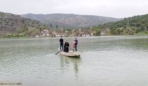 Yozgat’ta köy yolu sular altında kaldı köylüler bakın nasıl evlerine ulaştı!