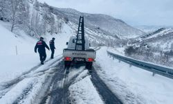 Aydıncık'ta Ekipler Sürücülerin Güvenliği İçin Çalışıyor