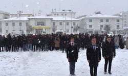 Yozgat'ta kar altında Öğretmenler Günü Kutlandı