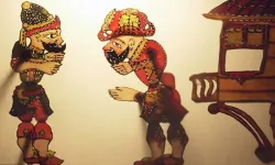 Karagöz Hacivat'ı Neden Döverdi?