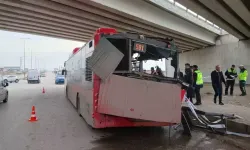 Ankara'da tır, belediye otobüsüne çarptı! 1 ölü, 1 yaralı