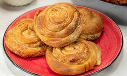 Lezzetli ve Sağlıklı: Ev Yapımı Ispanaklı Börek Tarifi