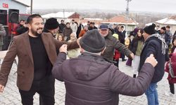 Yozgat’ta dondurucu soğuğa aldırmadan hem eğlendiler hem de yuttular!