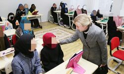 Yozgat Valisi Özkan’ın Eşi Arzu Özkan Kız Öğrencilerle İftar Yemeğinde Buluştu!