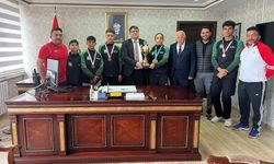 Akdağmadeni’nin Şampiyon Wushu Kung-Fu Sporcuları Makama Çıktı