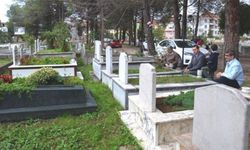Ölüler Bizi Görüp İşitebilir Mi? İslam İnancına Göre Cevaplar
