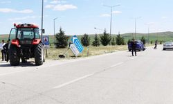 Yozgat’ta Otomobil Traktöre Çarptı! 2’si Çocuk 3 Kişi Yaralandı!