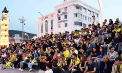 Yozgat’ta Fenerbahçe-Monaco maçı Cumhuriyet Meydanı'nda coşkuyla izlendi!