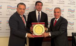 Bakü’de Diplomasi Rüzgarı: Hacıyev Gazetecilerle Buluştu