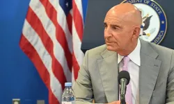 ABD Büyükelçisi Barrack: YPG’nin Gecikmesi Türkiye ve Şam’la Krize Yol Açar