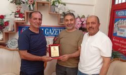 Yozgatlı Gazeteci Eranıl’a Edebiyatçılardan Plaket