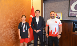 Çekerekli Boksör İsra Zişan Çeper'e Kaymakam Koralp'ten Teşekkür