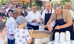 Yozgatlıların Yoğun Olarak Yaşadığı Sincan’da İlçe Kaymakamı Aşure Gününde Yine Halkla İçi Çe Oldu Aşure Dağıttı