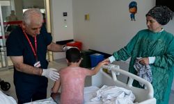 Güneşte 4 Saat Kalan 7 Yaşındaki Çocuk İkinci Derece Yanıkla Hastanelik Oldu