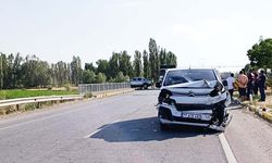 Şarkışla’da Aynı Saatte İki Trafik Kazası: 4’ü Çocuk 9 Yaralı