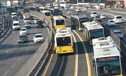 İstanbul’da metrobüs arızası hayatı felç etti