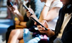 İki Yüzlü İnsanlara Sözler: Kapak Gibi Mesajlarla Gerçek Yüzleri Ortaya Çıkarın