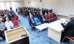 Yozgat Bozok Üniversitesi Rektör Prof. Dr. Evren Yaşar Kariyer Günleri Etkinliğinde Öğrencilerle Buluştu