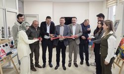 MHP Heyeti, Yozgat’ta “Hayalden Tuvale Uzanan Yol” Resim Sergisinin Açılışını Yaptı