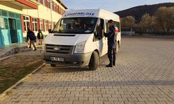 Kadışehri Jandarmasından Okul Servis Araçlarına Sıkı Denetim