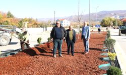 Yozgat’ın ilçesinde refüj taşları çiçek açtı