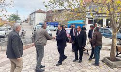 AK Parti'den Aydıncık'a çıkarma: Teşkilat, esnaf, vatandaş bir arada..