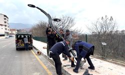 Aydıncık’ta Cadde Düzenlemesi Başladı: Modern Aydınlatma Direkleriyle İlçe Renkleniyor