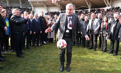 Gençlik ve Spor Bakanı Osman Aşkın Bak’a Stadyum Açılışında Top Şoku