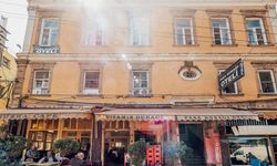 İzmirli Emekliler Günübirlik Otel Odalarında Hayatlarını Sürdürmeye Çalışıyor