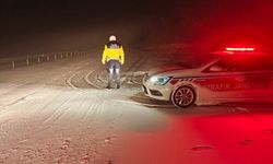 Yozgat’ta Karda Mahsur Kalan Vatandaş ve Araçlara Jandarmadan Müdahale