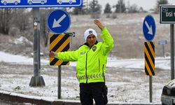 Yozgat’ta Kar Yağışıyla Trafik Güvenliği İçin Emniyet Ekipleri Sahada
