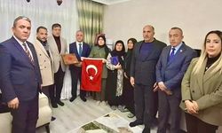 Etimesgut’ta duygulandıran buluşma: Yozgatlı siyasetçiden anlamlı hediye!