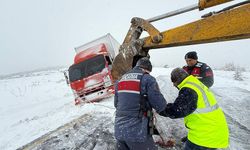 Yozgat’ta Jandarma ve Özel İdare Ekipleri Kar Mesaisinde