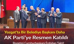 Yozgat’ta Bir Belediye Başkanı Daha AK Parti’ye Resmen Katıldı: Rozetini Cumhurbaşkanı Erdoğan Taktı!